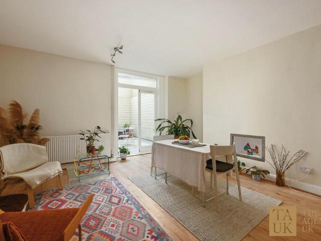 Flat for sale in Kemptown, Brighton & Hove