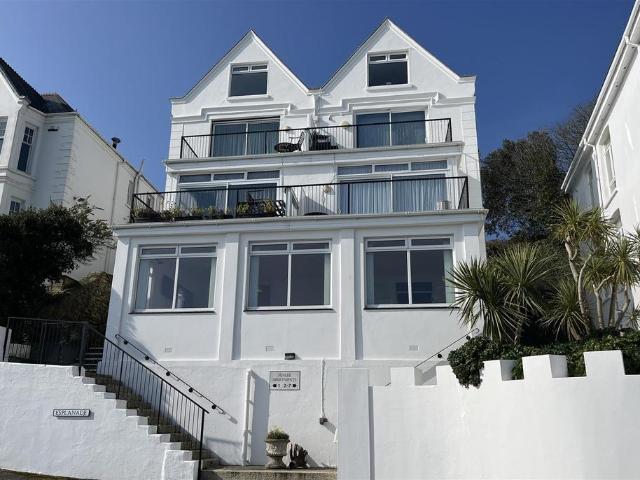 Flat for sale in Fowey, Cornwall