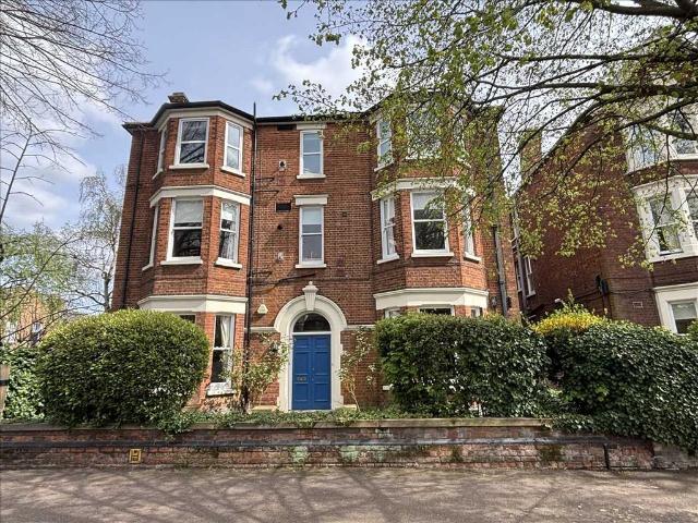 Flat for sale in Castle, Bedford