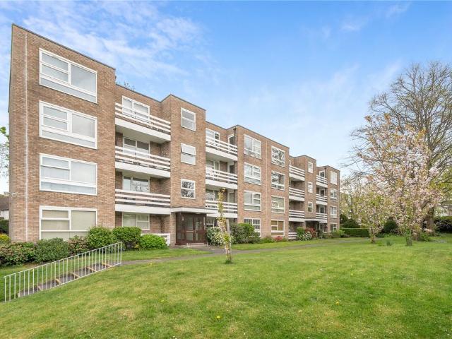 Flat for sale in London Borough of Ealing, Perivale