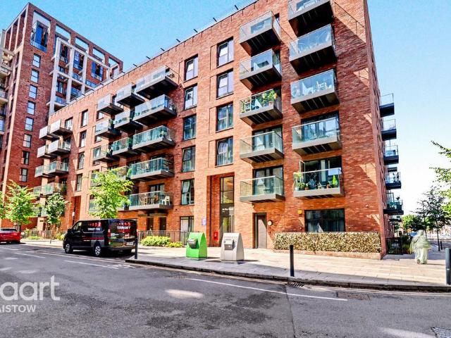 Flat for sale in Upton Park, Greater London