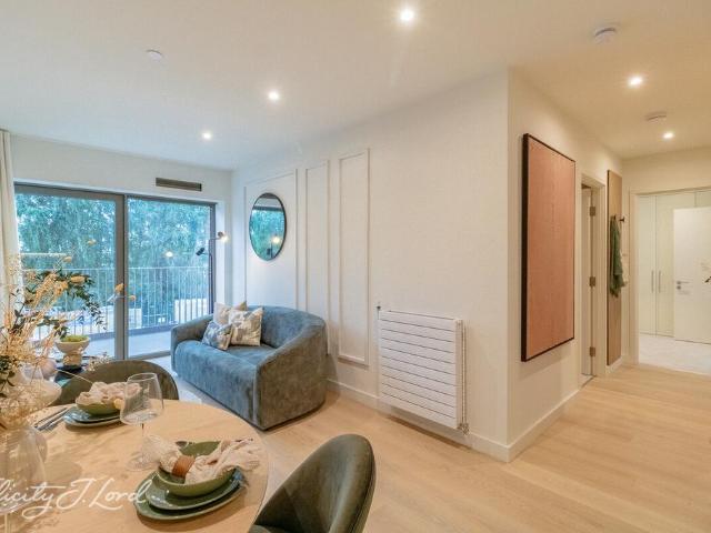 Flat for sale in Silvertown, Greater London