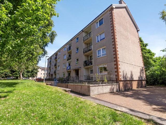 Flat for sale in Sandyhills, Scotland
