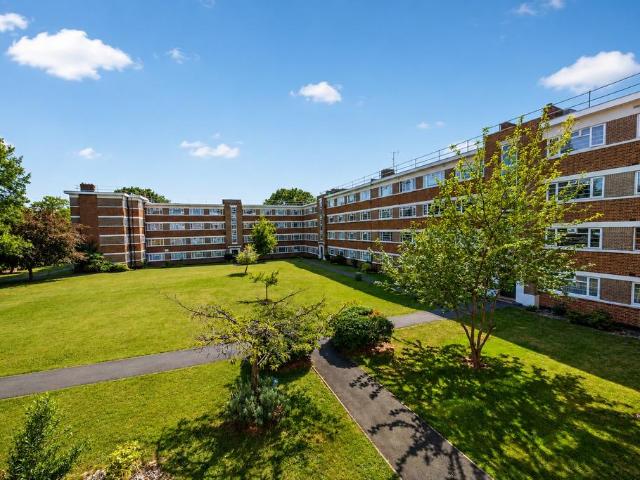 Flat for sale in Streatham Hill, Greater London