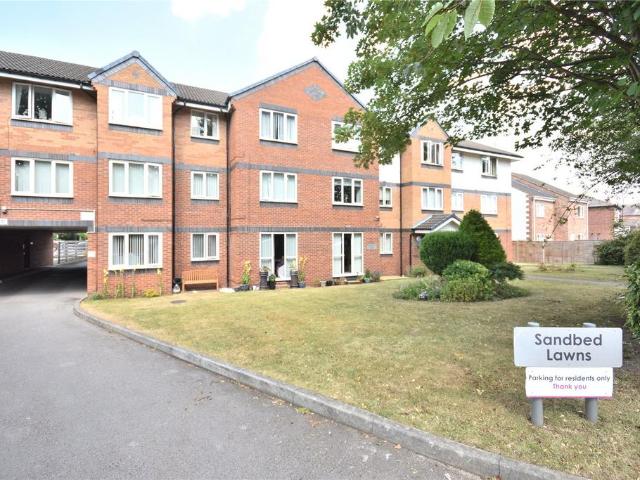 Flat for sale in West Yorkshire
