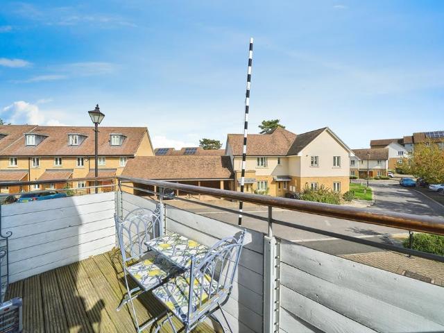 Flat for sale in Barkingside, Greater London