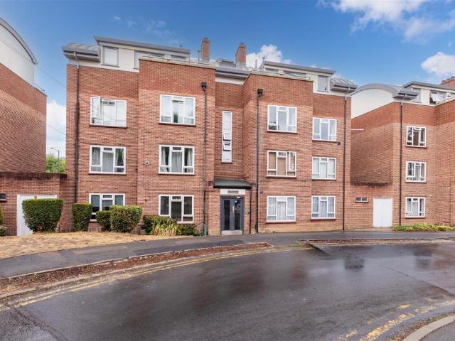 Flat for sale in Bray Wick, Maidenhead