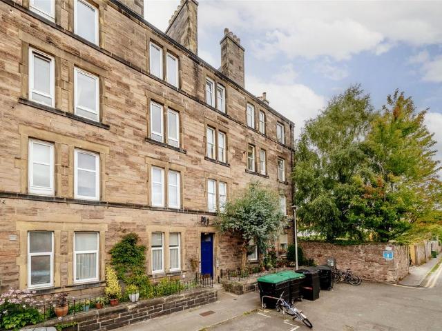 Flat for sale in Morningside, Scotland