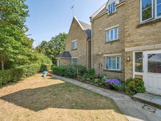Flat for sale in Oakhurst