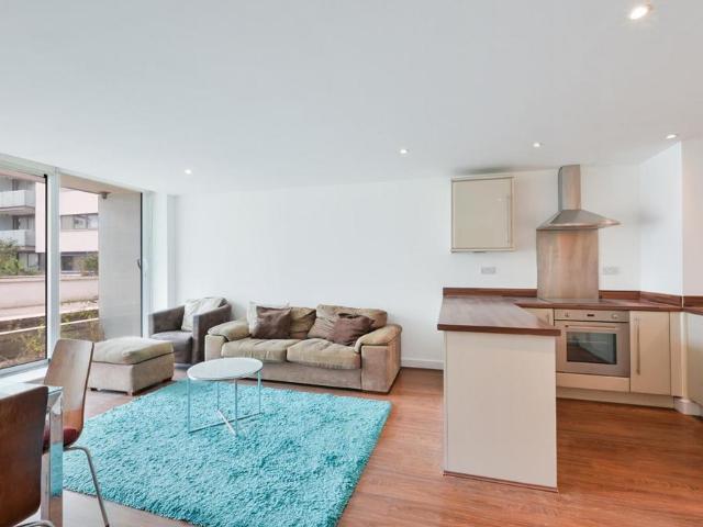 Flat for sale in Reach, Greater London