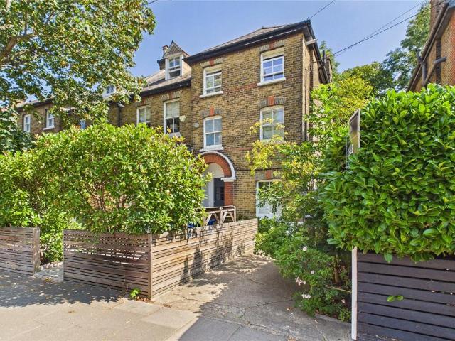 Flat for sale in Dulwich, Greater London