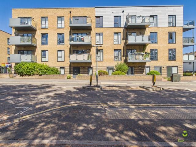 Flat for sale in Barnehurst, Greater London