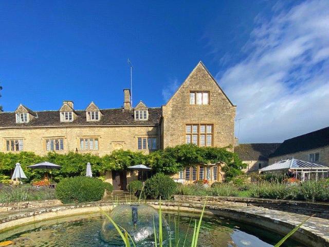 Flat for sale in Shipton-under-Wychwood, West Oxfordshire