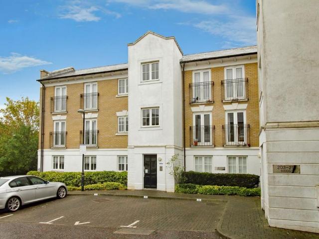 Flat for sale in Hythe, Colchester