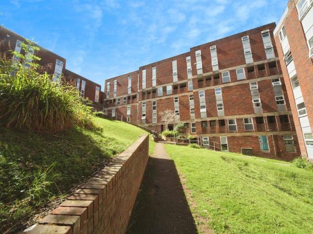 Flat for sale in Farley Hill, Spring Park