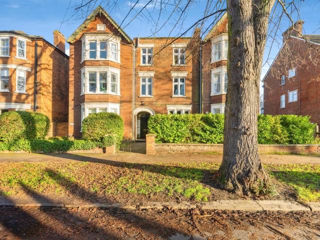 Flat for sale in Castle, Bedford