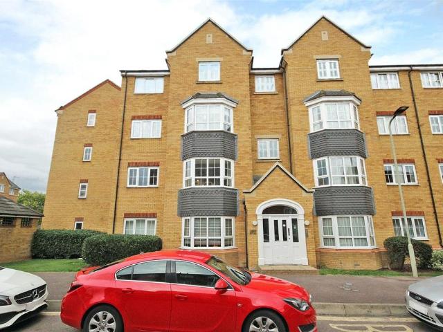 Flat for sale in Queens Park, Bedford