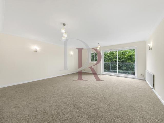 Flat for sale in Little Stanmore, Greater London