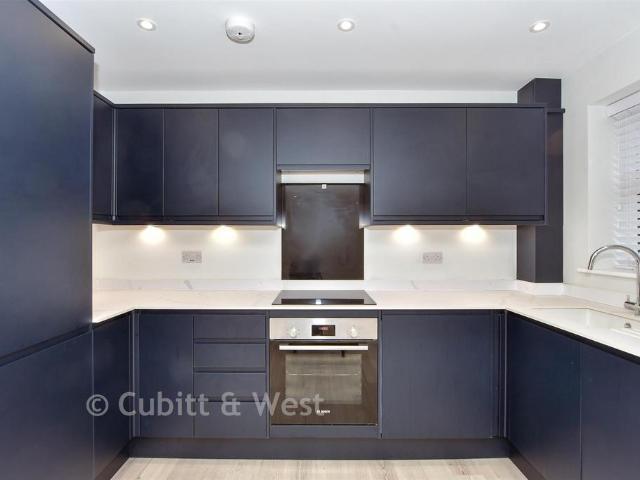 Flat for sale in Bolton Low Houses, Hampshire