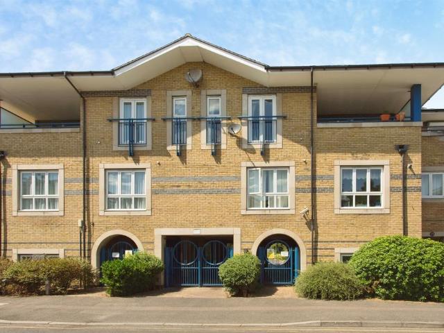 Flat for sale in Chesterton, Arbury