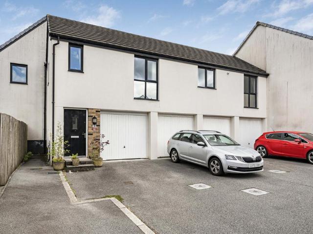 Flat for sale in Roseworthy, Cornwall