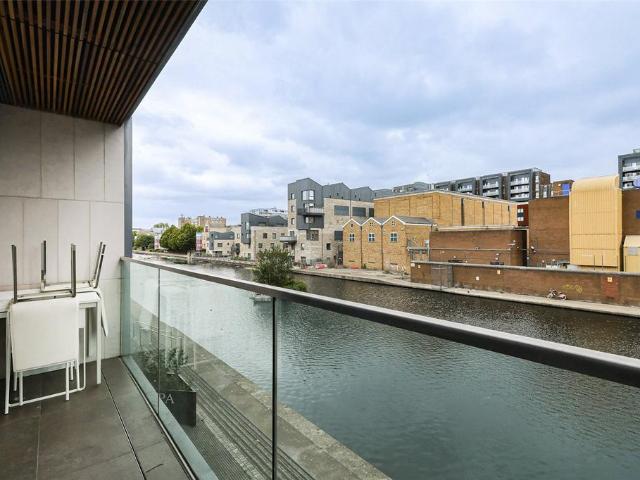 Flat for sale in Islington, Greater London