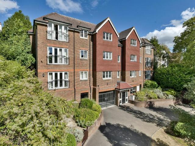 Flat for sale in London Borough of Croydon, Purley