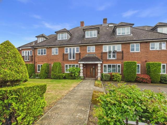 Flat for sale in Greater London