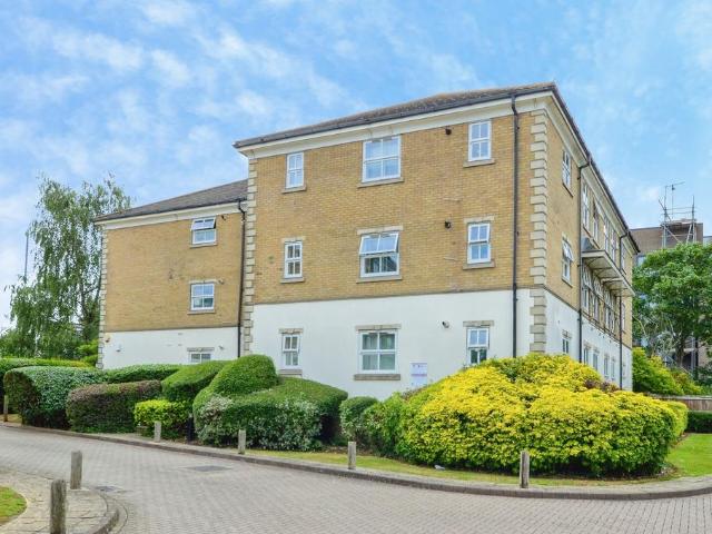 Flat for sale in Hendon, Greater London