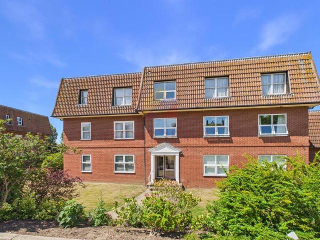 Flat for sale in Frinton and Walton, Dale Hill
