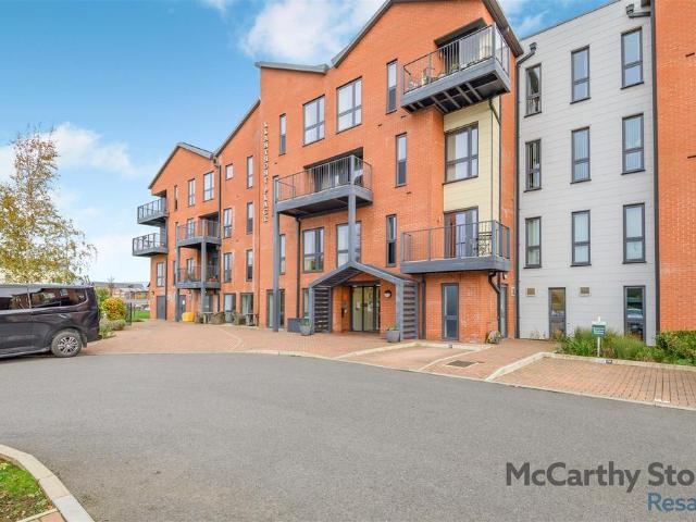 Flat for sale in Gloucester, Gloucestershire