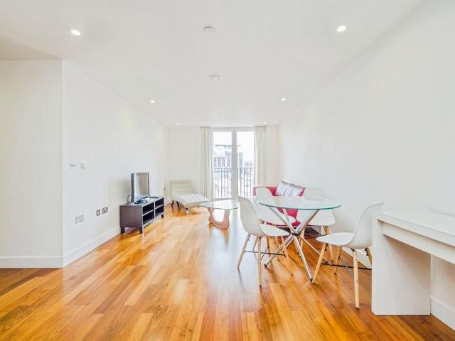 Flat for sale in Brewery Quarter, Cardiff