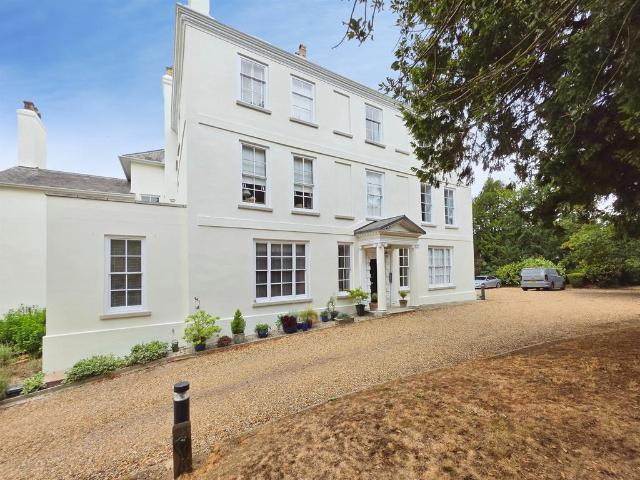 Flat for sale in Southcourt, Aylesbury