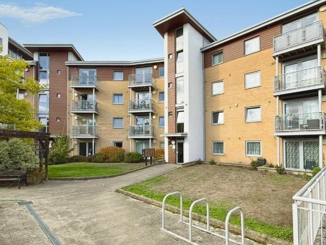 Flat for sale in Easthampstead, Bracknell