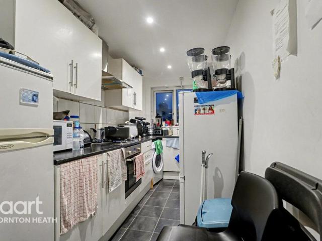 Flat for sale in London Borough of Croydon, Thornton Heath