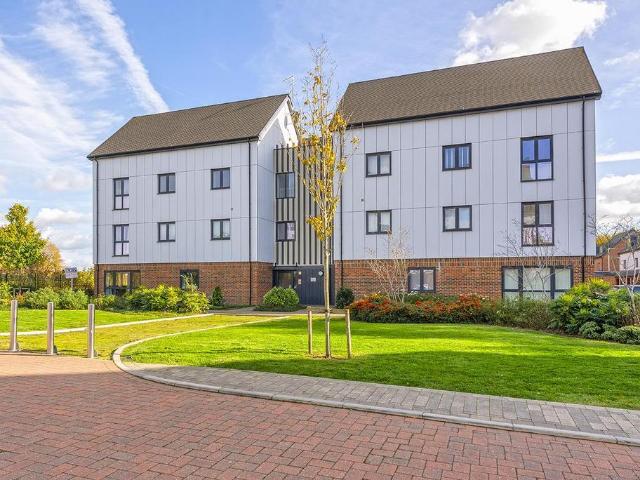Flat for sale in Bourne Vale, Kent