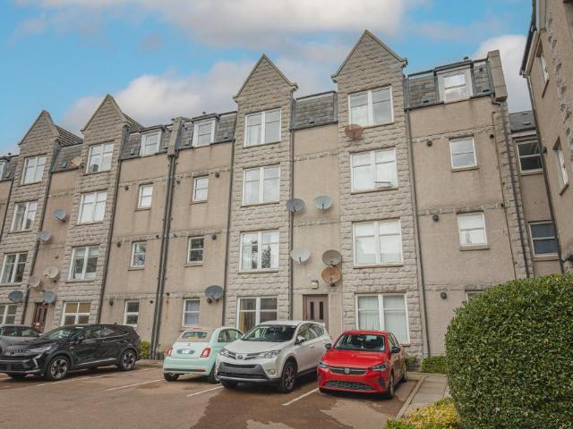 Flat for sale in Ballindoch, Scotland