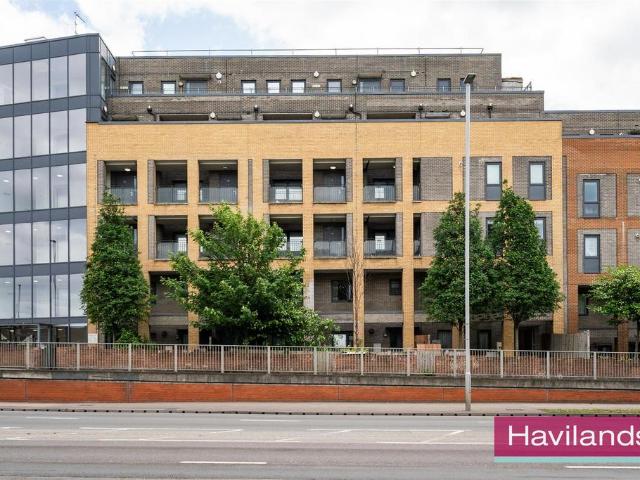 Flat for sale in New Southgate, Greater London