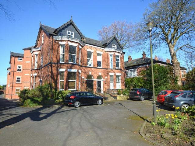 Flat for sale in Heaton Moor, Greater Manchester