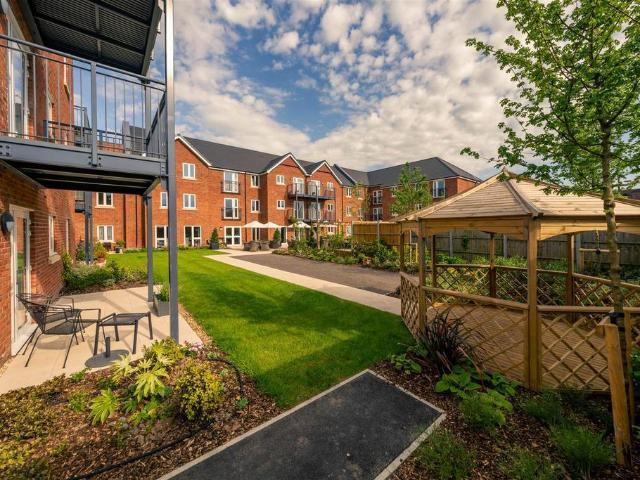Flat for sale in Thatcham, West Berkshire