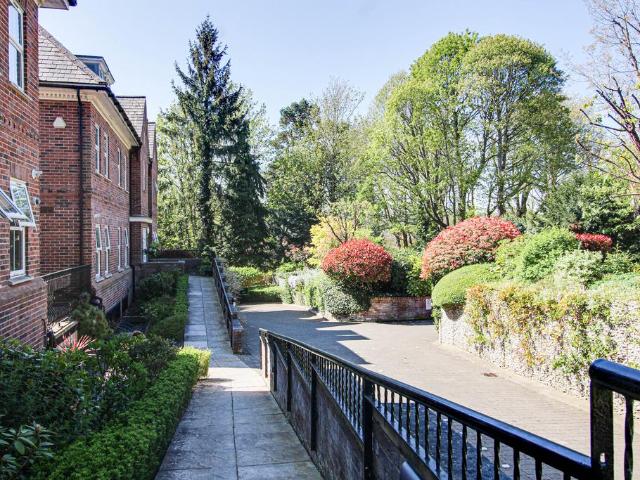 Flat for sale in Oaklands, Welwyn Hatfield