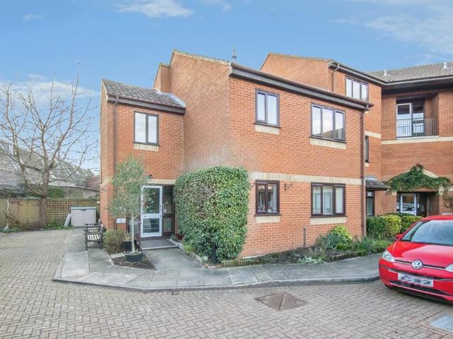 Flat for sale in Sudbury, Chelmondiston
