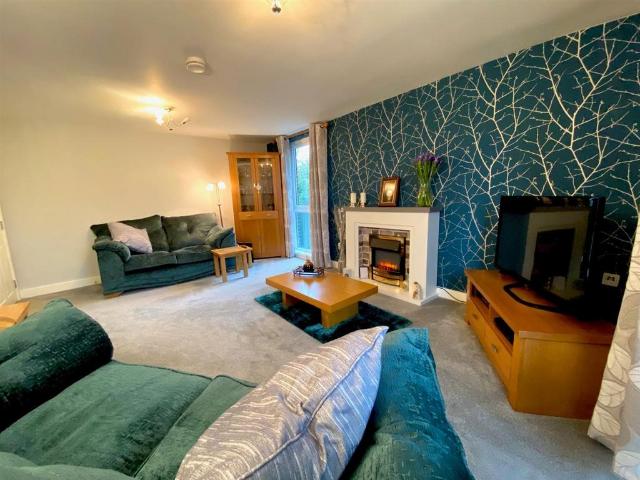 Flat for sale in Elland, West Yorkshire