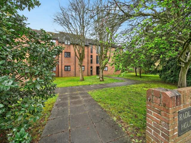 Flat for sale in The Slade, Oxfordshire