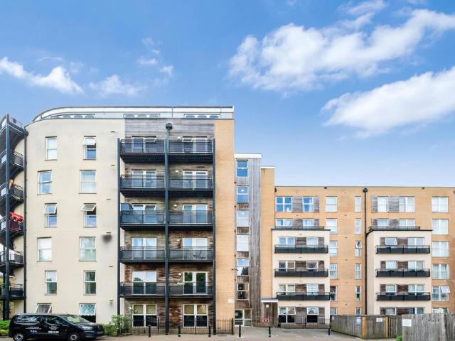 Flat for sale in London Borough of Hounslow, Spring Grove