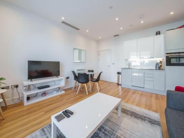 Flat for sale in Slough