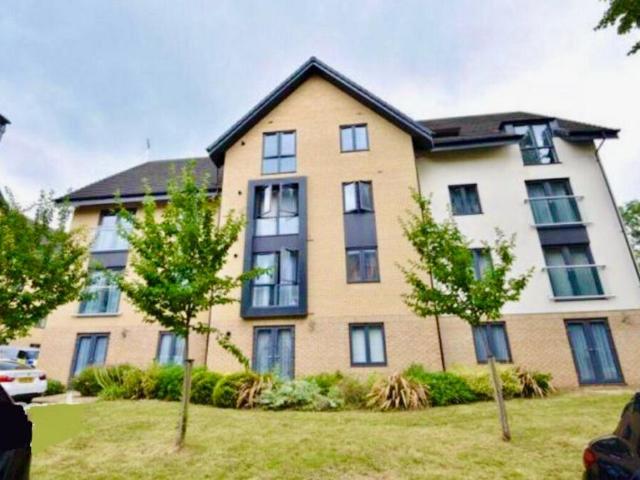 Flat for sale in Leagrave, Luton