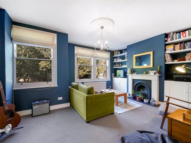 Flat for sale in London Borough of Islington, Greater London