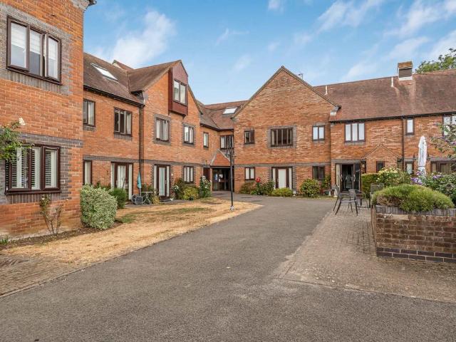 Flat for sale in Berrick Salome, Oxfordshire