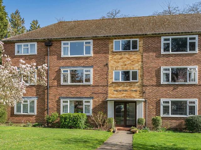 Flat for sale in Row Town, Surrey